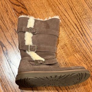 UGG Brown Winter Boots with Cream Fur